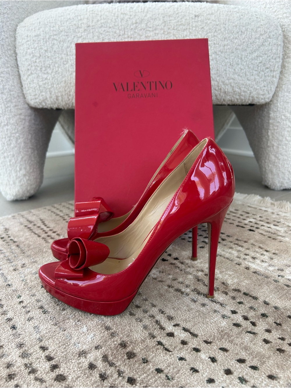Gorgeous Valentino Garavani Red Patent Peep-Toe Bow Stiletto Pumps❤️9